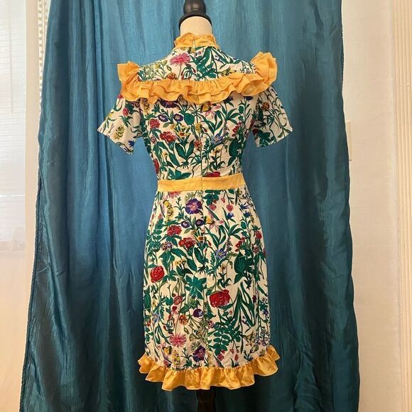 The Moon, absolutely gorgeous dress ! Dior style! True to size S - Picture 5 of 9